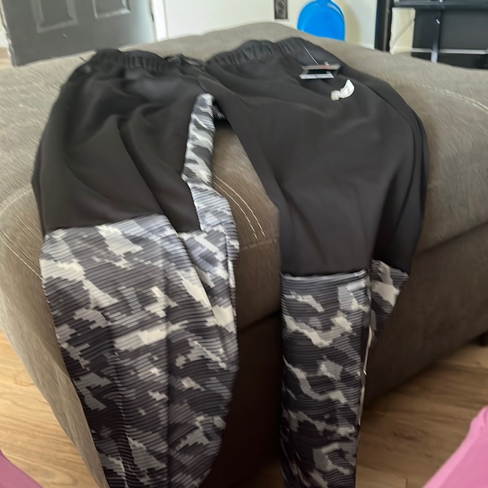 Men’s new balance, athletic pants, size large